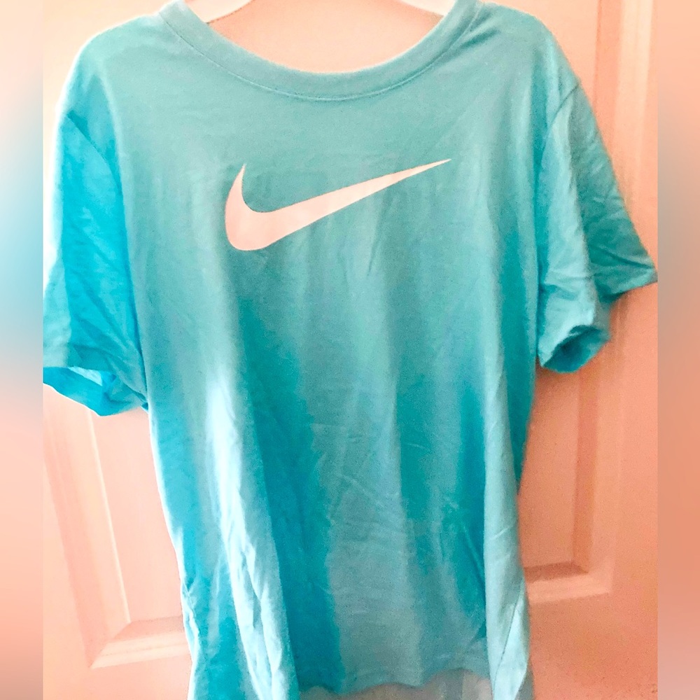 🪷LOTUS BOSS SHINE: NWOT Women’s Aqua Nike T-shirt L